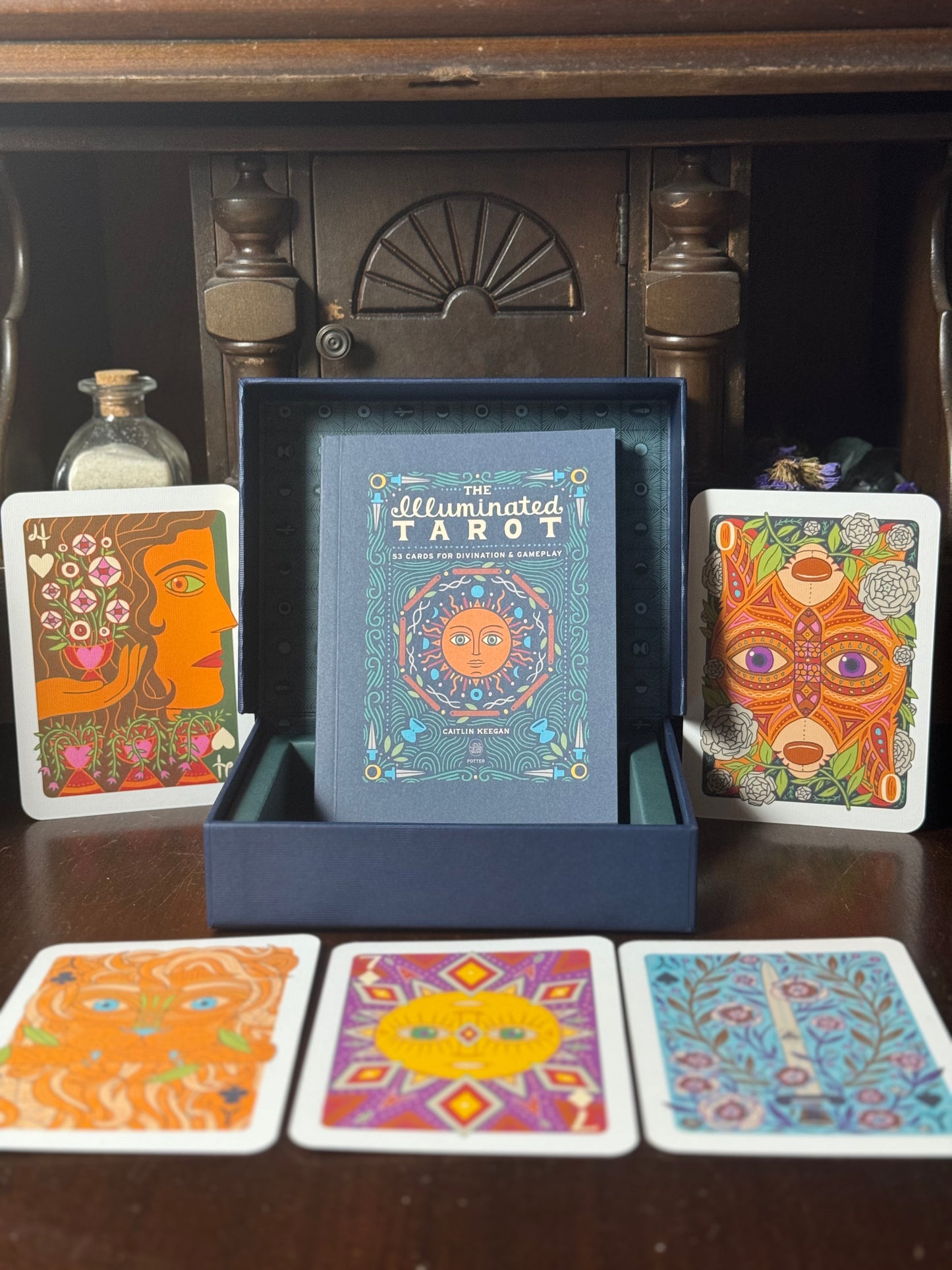 The Illuminated Tarot - Deck & Guidebook
